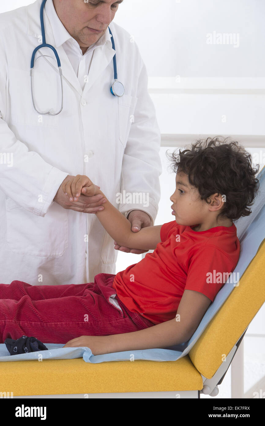 Pain arm child Stock Photo Alamy