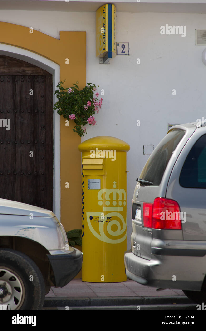 Yellow Spanish post box Stock Photo Alamy