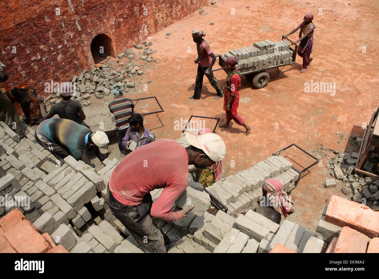 Human Laborers Human laborers hi-res stock photography and images - Alamy