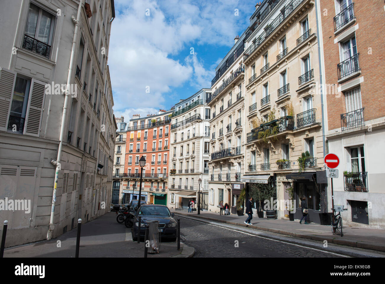 Rue Lepic in Montmartre, Paris France EU Stock Photo