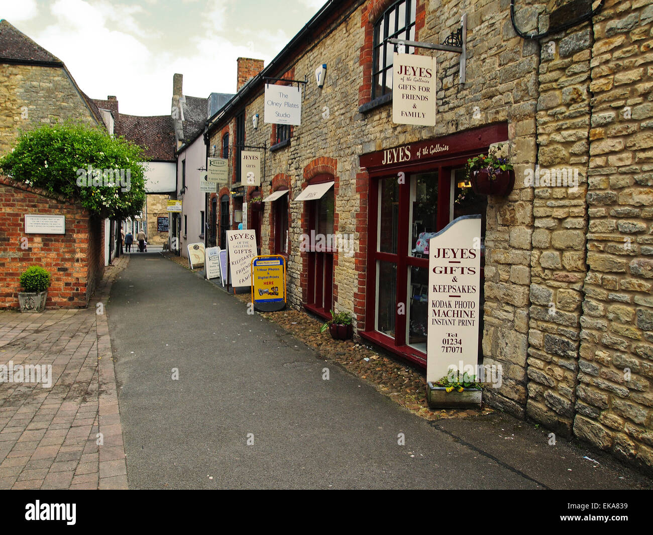 Shops in market town olney hires stock photography and images Alamy