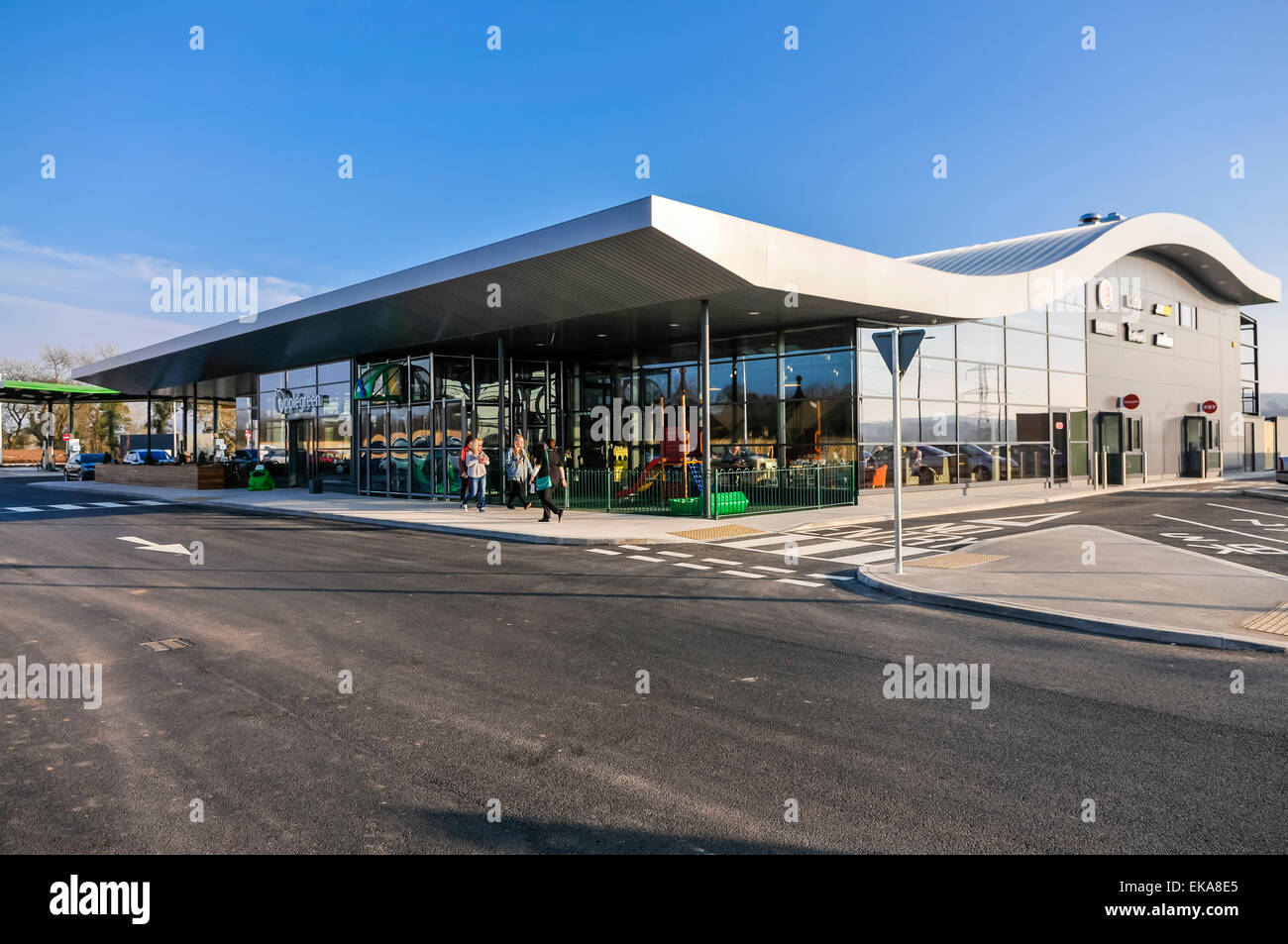 Newtownabbey, Northern Ireland. 8 Apr 2015 - Applegreen opens Northern Ireland's first ever motorway service station. Credit:  Stephen Barnes/Alamy Live News Stock Photo