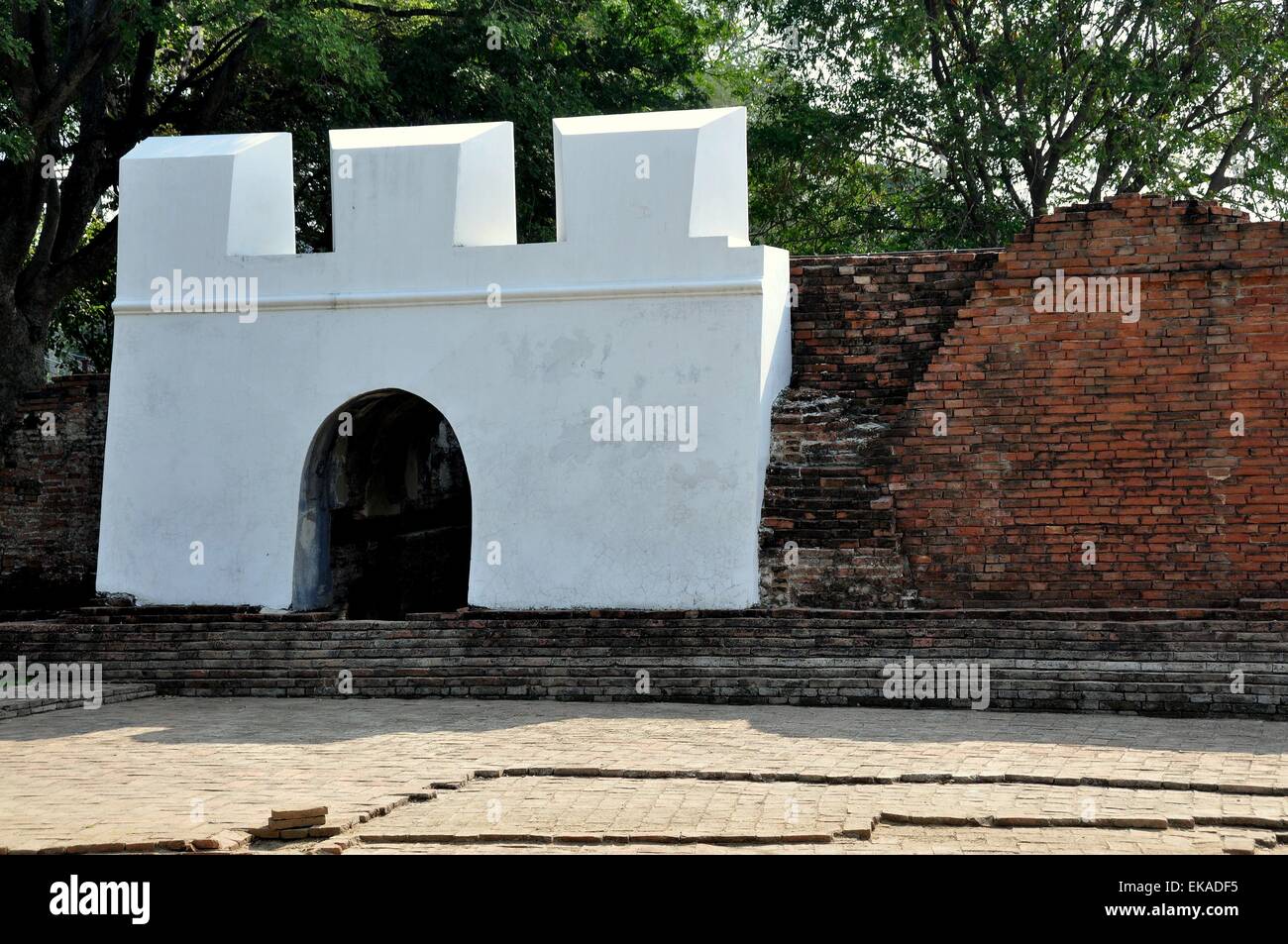 White entrance gate hi-res stock photography and images - Alamy