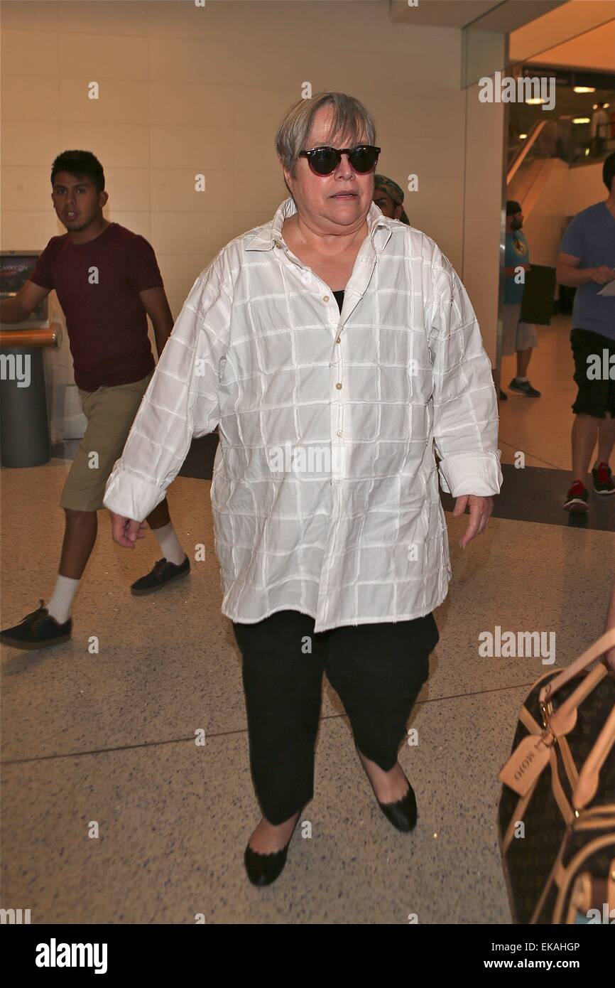 Kathy Bates arrives at Los Angeles International (LAX) airport Featuring:  Kathy Bates Where: Los Angeles, California, United States When: 05 Oct 2014  Stock Photo - Alamy, image size:866x1390