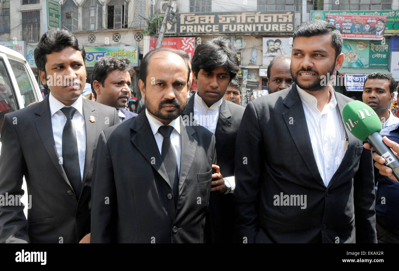 Dhaka, Bangladesh. 9th Apr, 2015. Lawyers of Mohammad Kamaruzzaman, the Jamaat-e-Islami party's assistant secretary general, talk to media outside the Central Jail in Dhaka, Bangladesh, April 9, 2015. Bangladeshi Supreme Court judges have signed a death verdict for convicted war criminal Mohammad Kamaruzzaman, a court official said on Wednesday. Credit:  Shariful Islam/Xinhua/Alamy Live News Stock Photo