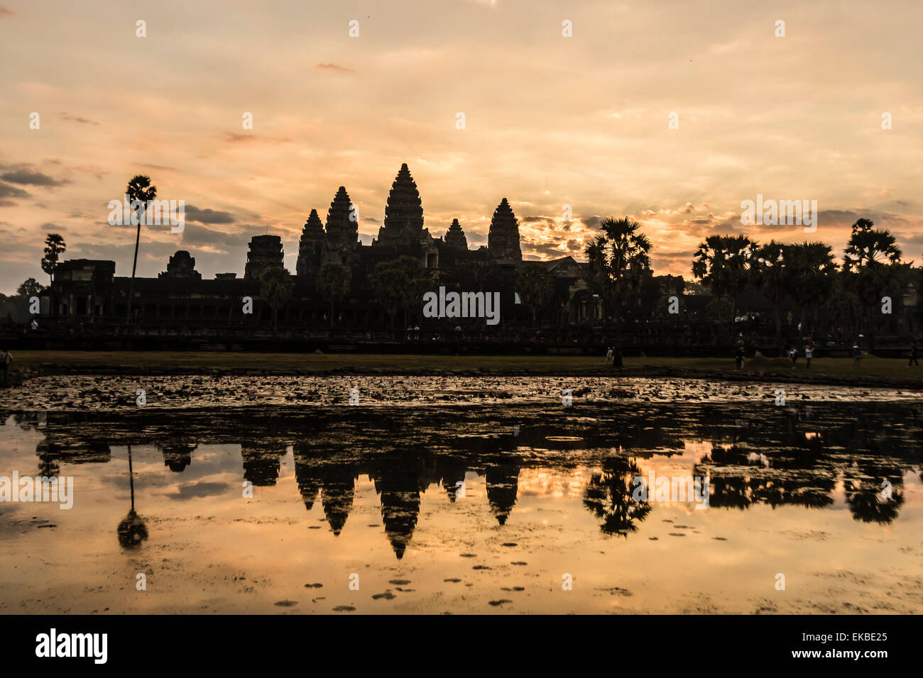 Sunrise over the west entrance to Angkor Wat, Angkor, UNESCO, Siem Reap, Cambodia, Indochina, Southeast Asia, Asia Stock Photo