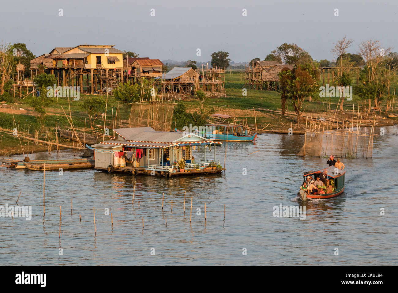 River family living on the Tonle Sap River in Kampong Chhnang, Cambodia, Indochina, Southeast Asia, Asia Stock Photo