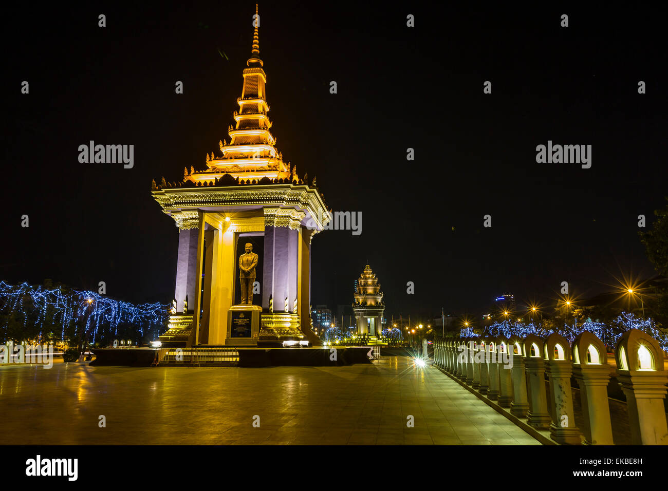 Night photograph of the Statue of Norodom Sihanouk, Phnom Penh, Cambodia, Indochina, Southeast Asia, Asia Stock Photo