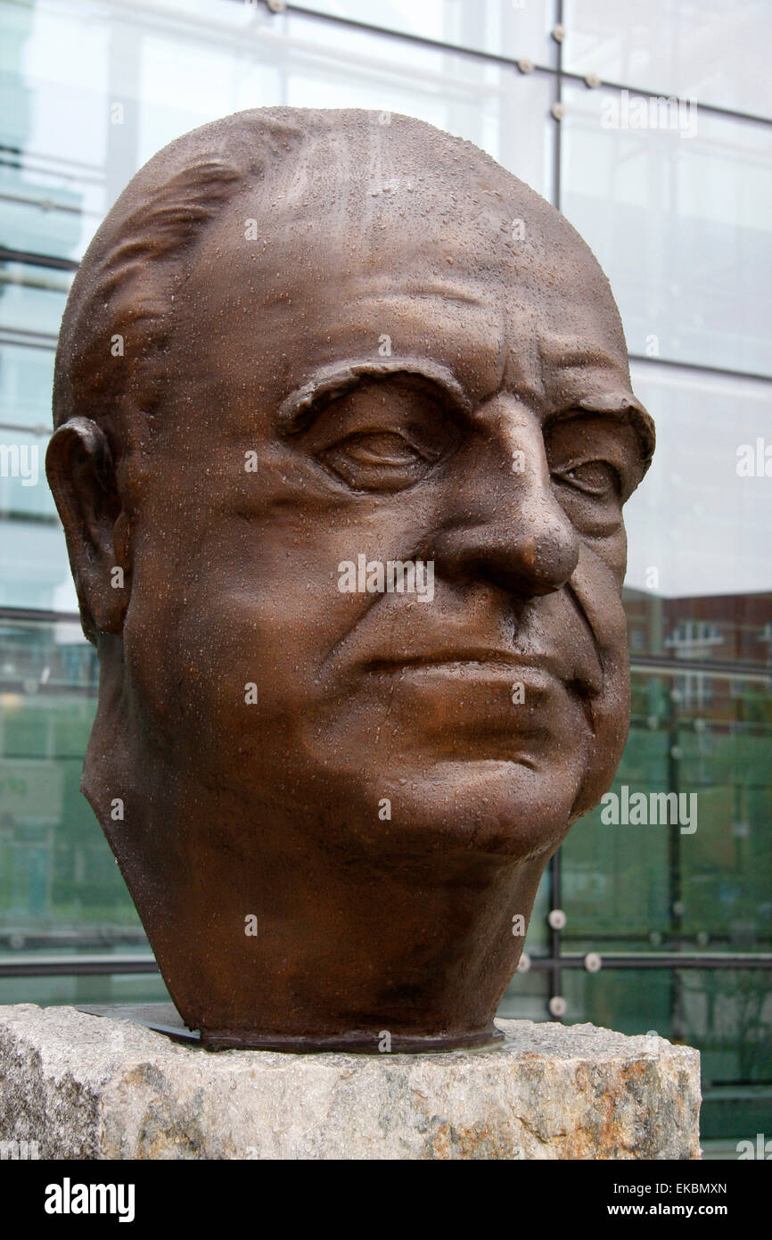 JUNE 2011 - BERLIN: a statue/ bust of former German Chancellor Helmut Kohl (by Serge Mangin) at the headquarters of the Axel-Spr Stock Photo