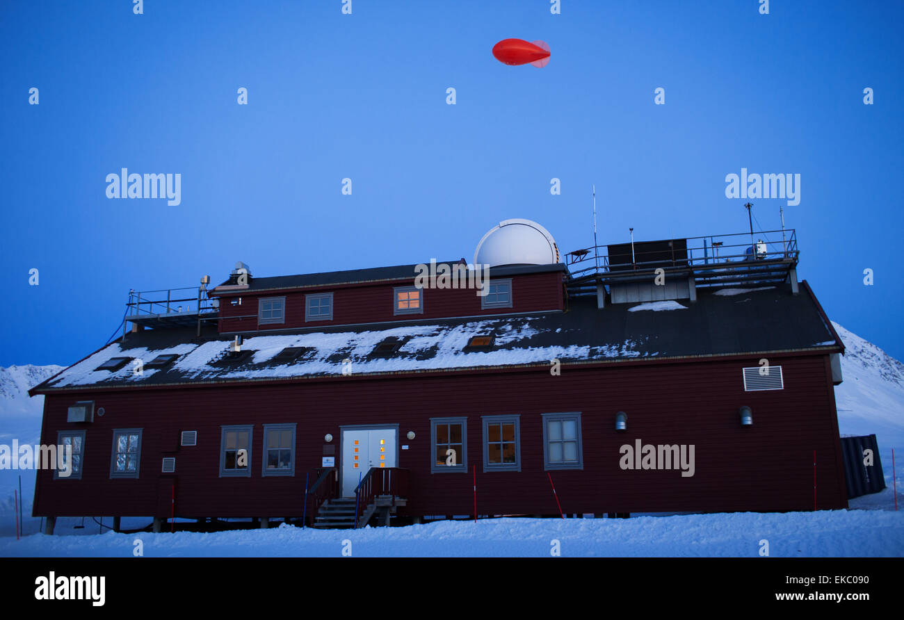 Scientists prepare an airship that will bring up probes of the research base AWIPEV to different heights behind the atmosphere observatory of the resarch station Kings Bay in Ny-Ålesund on Spitsbergen, Norway, 09 April 2015. In the French-German research base AWIPEV scientists of the Alfred-Wegener-Institute (AWI) work together with the French Polar institute Paul Émile Victor (IPEV) in the fields of biological, geological and meteorological research. About 200 million Euros from Germany go to the marine and polar research yearly. 20 million Euros go to resaerch projects related to the Arctic. Stock Photo