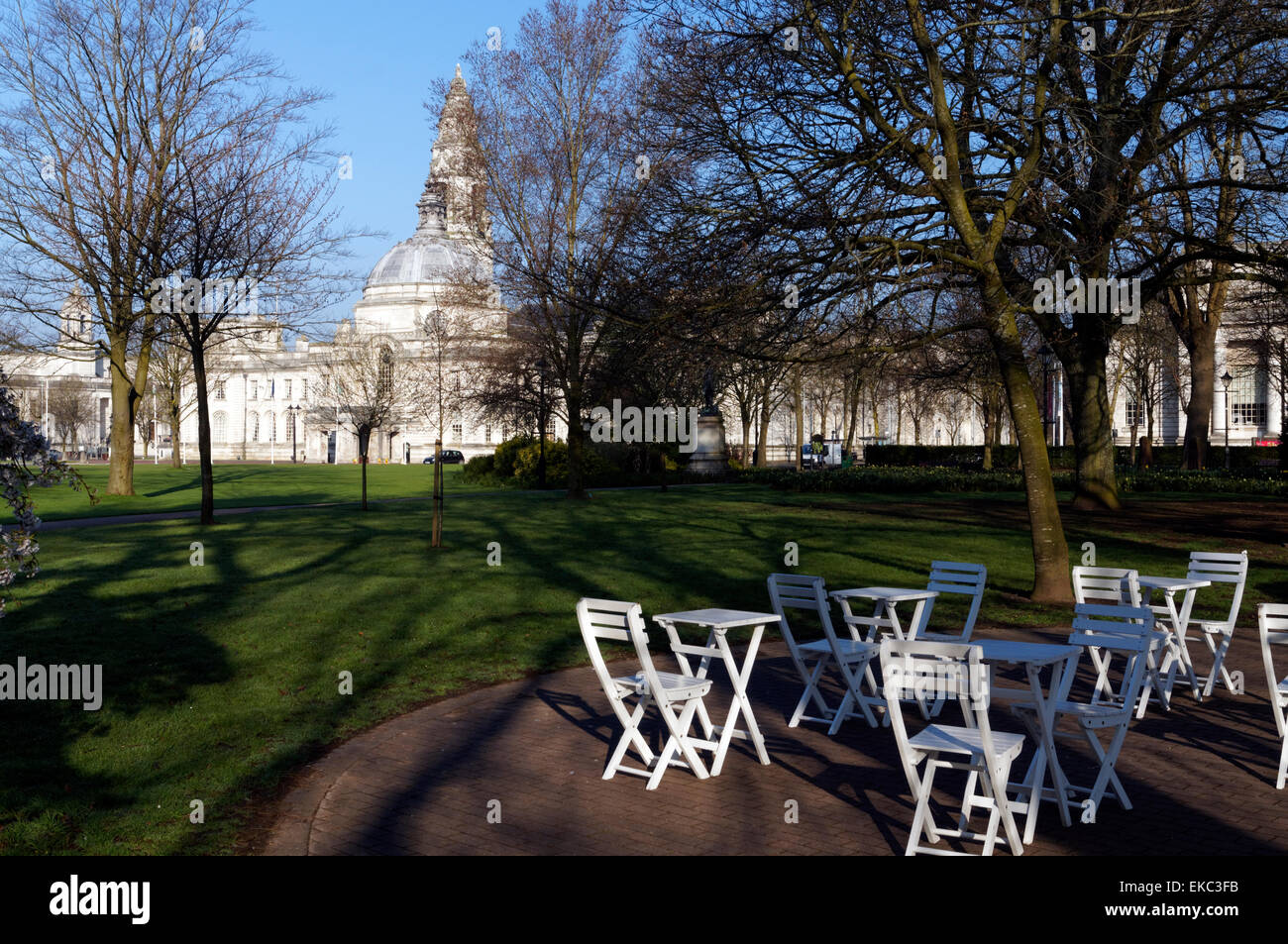 Cafe and Cardiff City Hall, Gorsedd Gardens, Cathays Park, Cardiff, South Wales, UK. Stock Photo