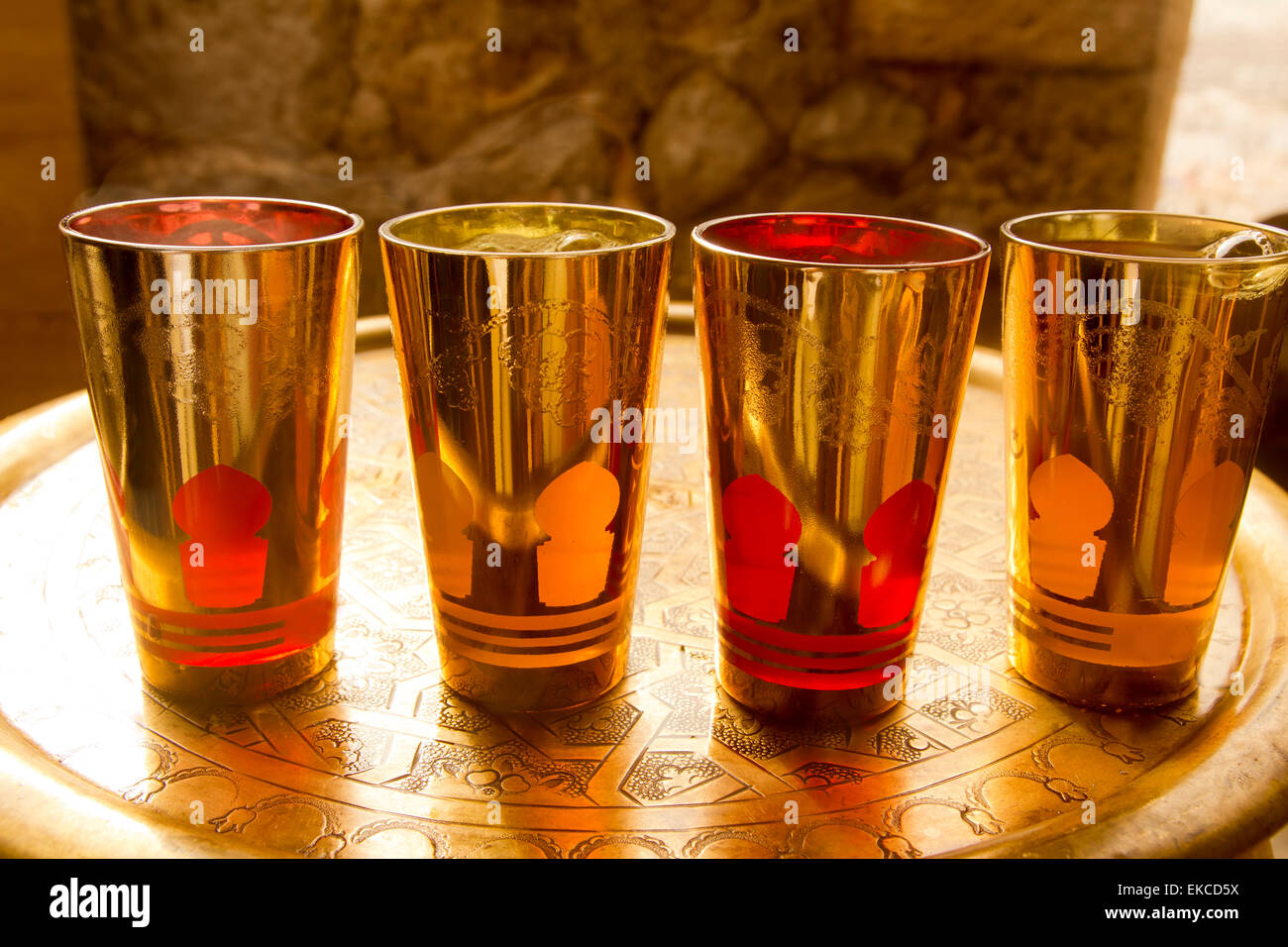 https://c8.alamy.com/comp/EKCD5X/arab-peppermint-tea-golden-glasses-over-golden-tray-EKCD5X.jpg