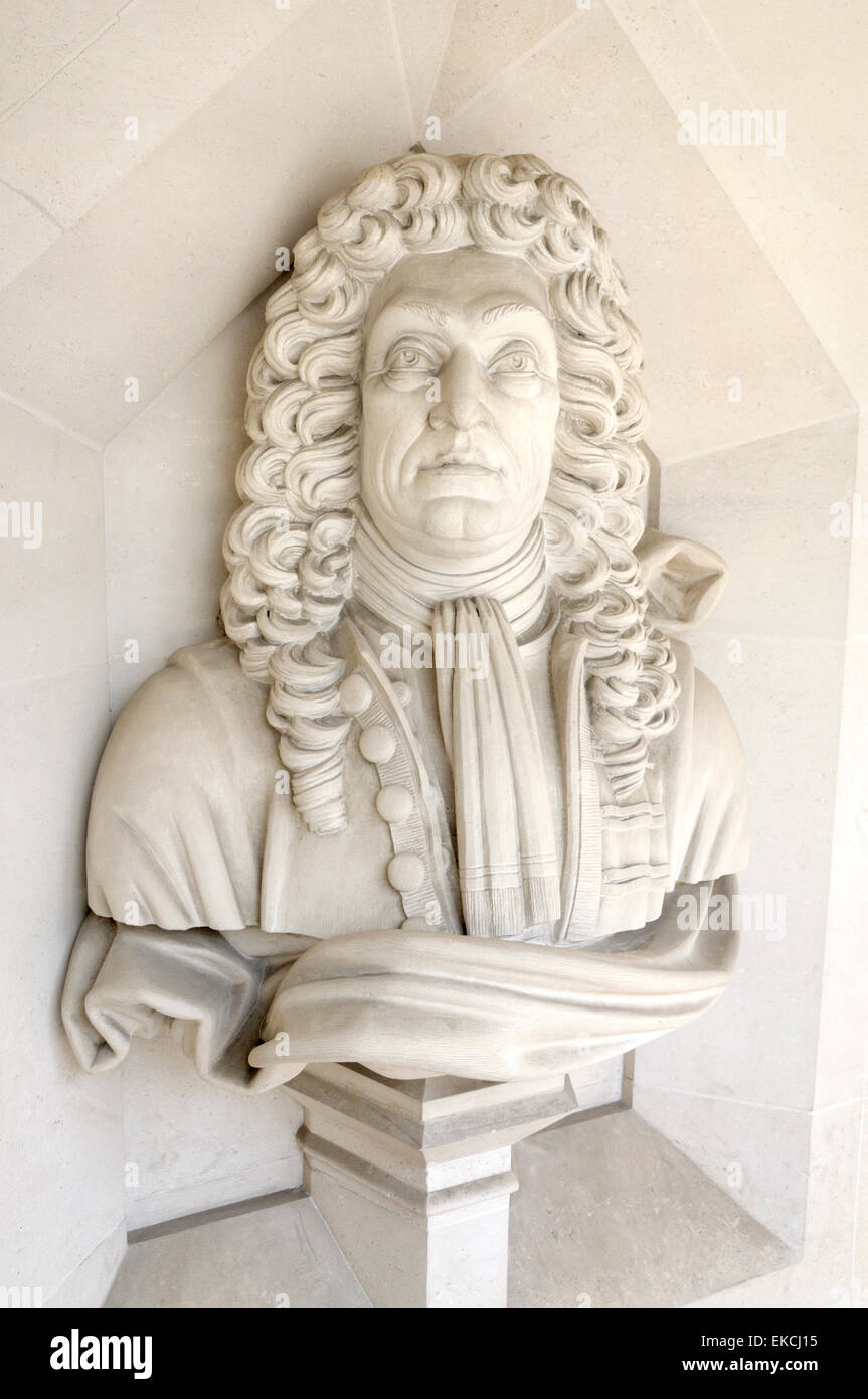 London, England, UK. Guildhall Art Gallery in the City. Modern stone bust of Sir Christopher Wren (architect: 1632-1723) Stock Photo