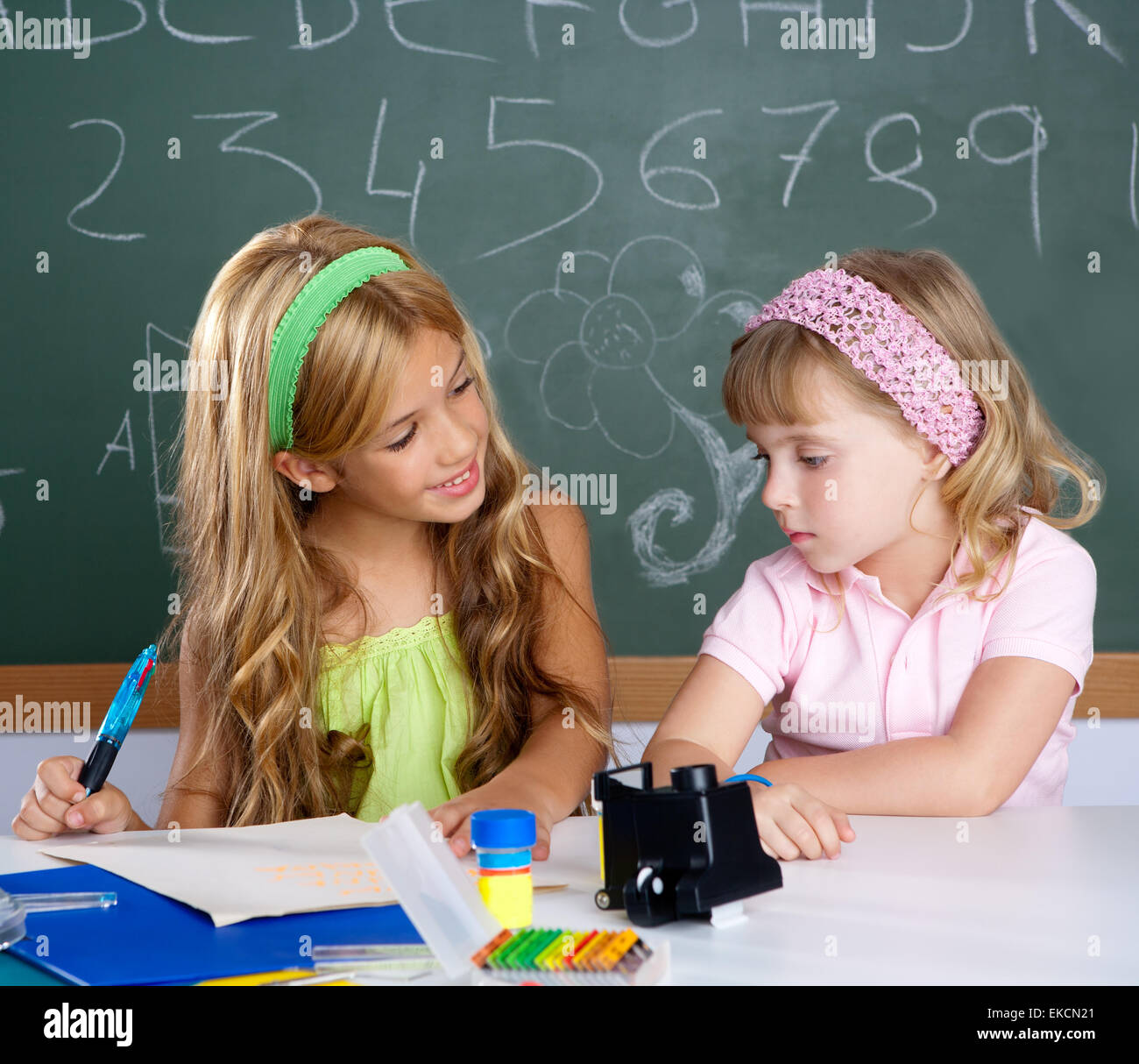 Children helping each other classroom hi-res stock photography and ...