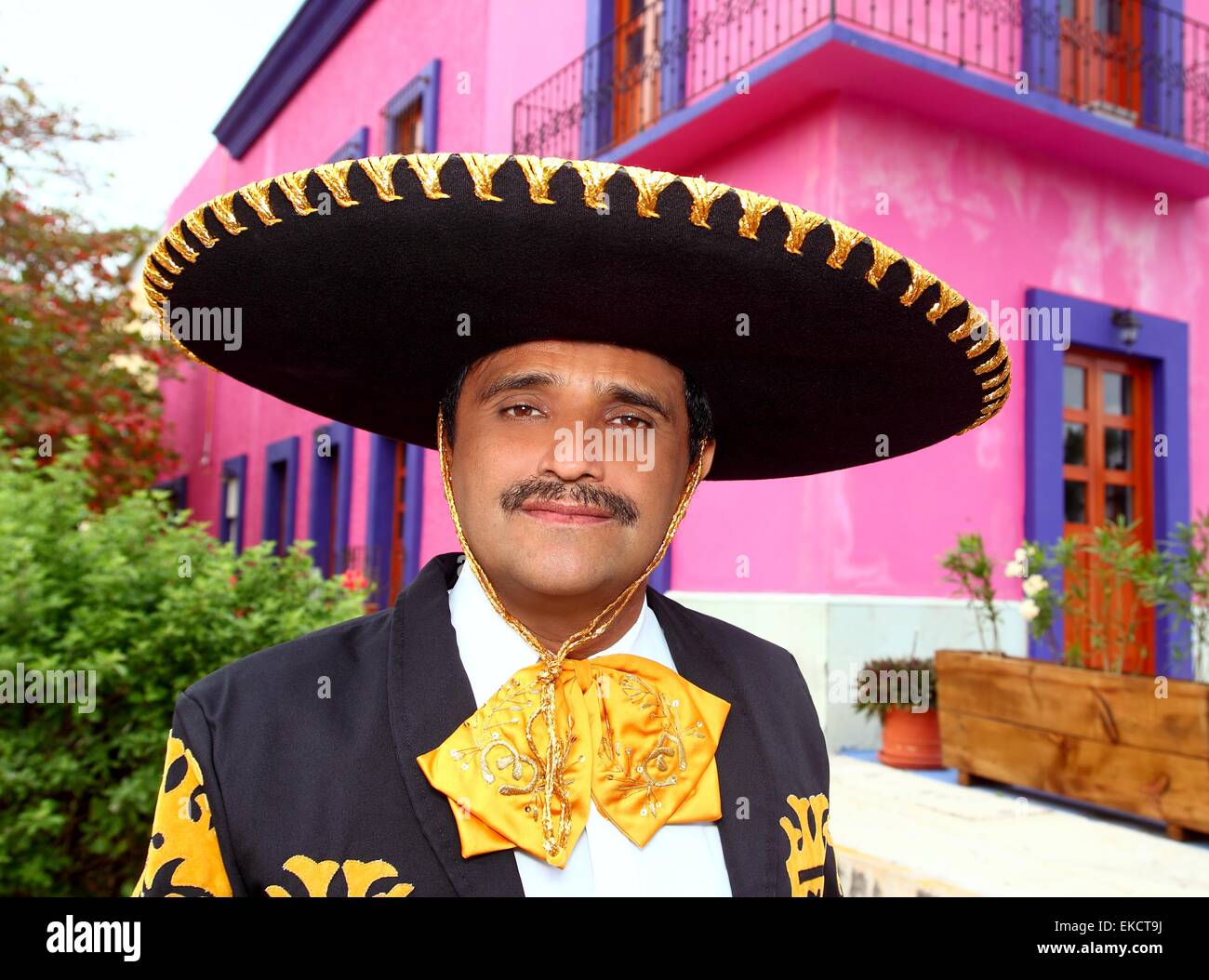 Page 24 - Black mexican hat High 