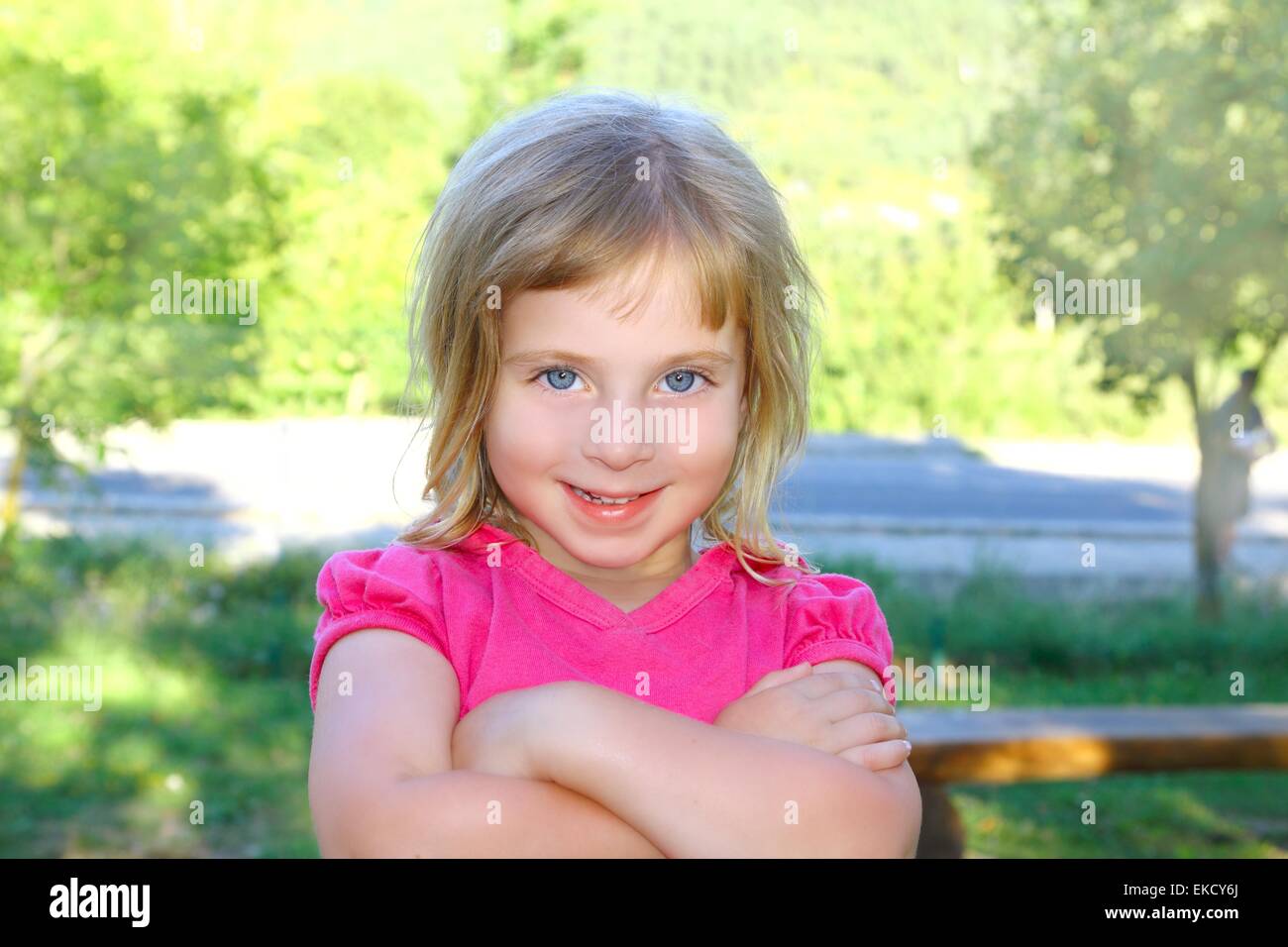 Blond little girl portratit happy smiling facing camera Stock Photo - Alamy