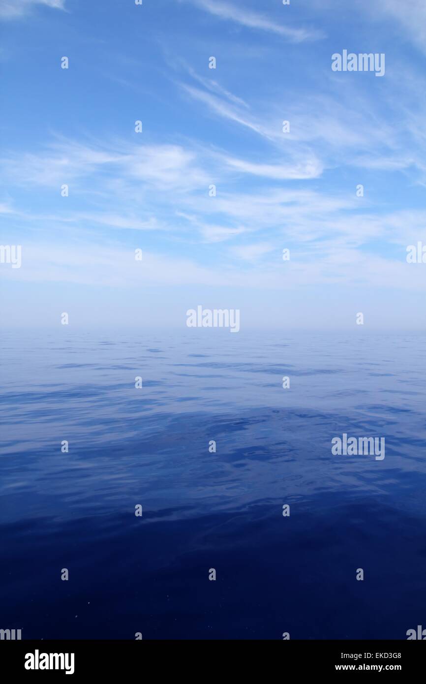 Calm sea blue water ocean sky horizon scenics Stock Photo - Alamy