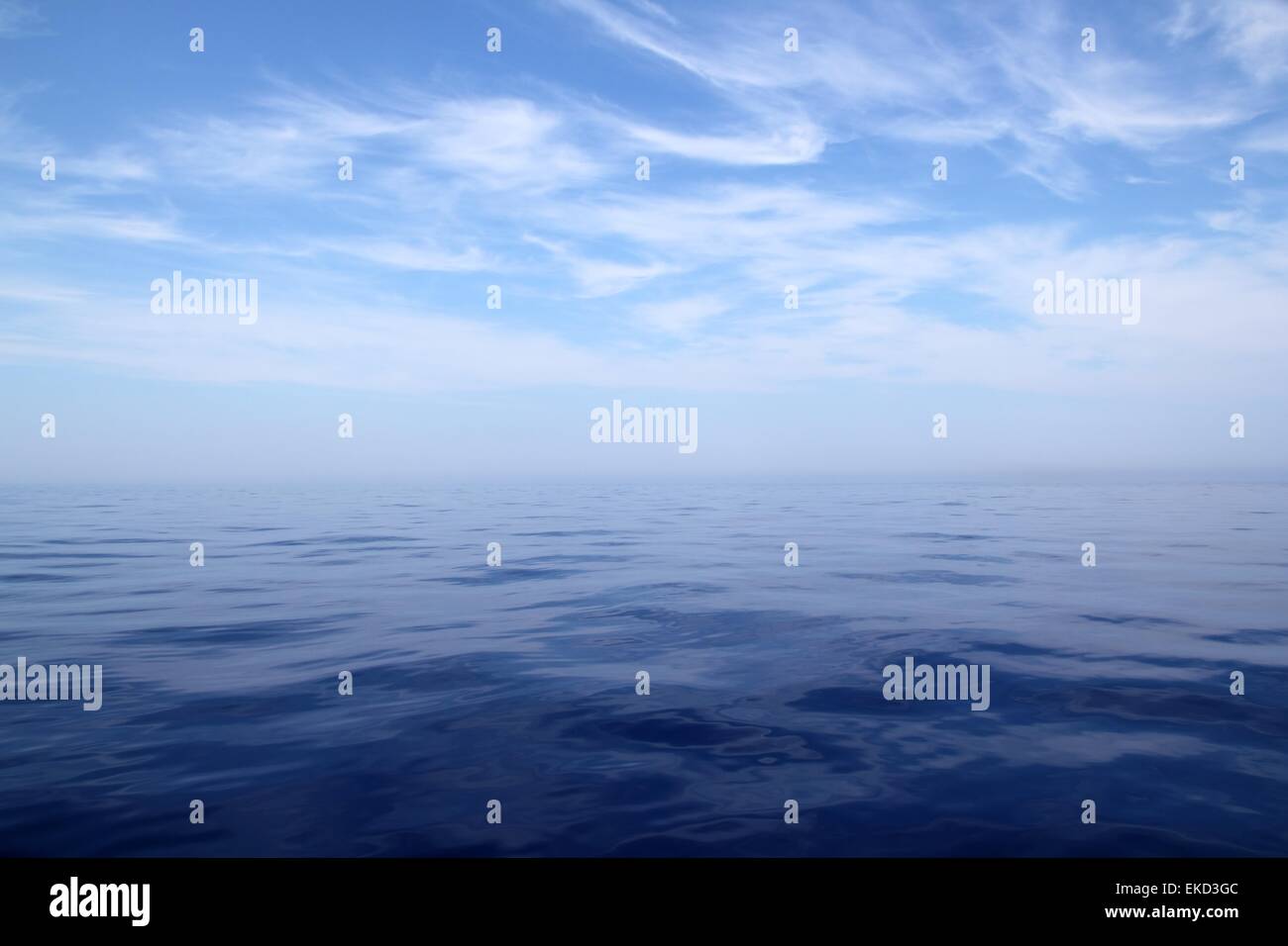 Calm sea blue water ocean sky horizon scenics Stock Photo - Alamy