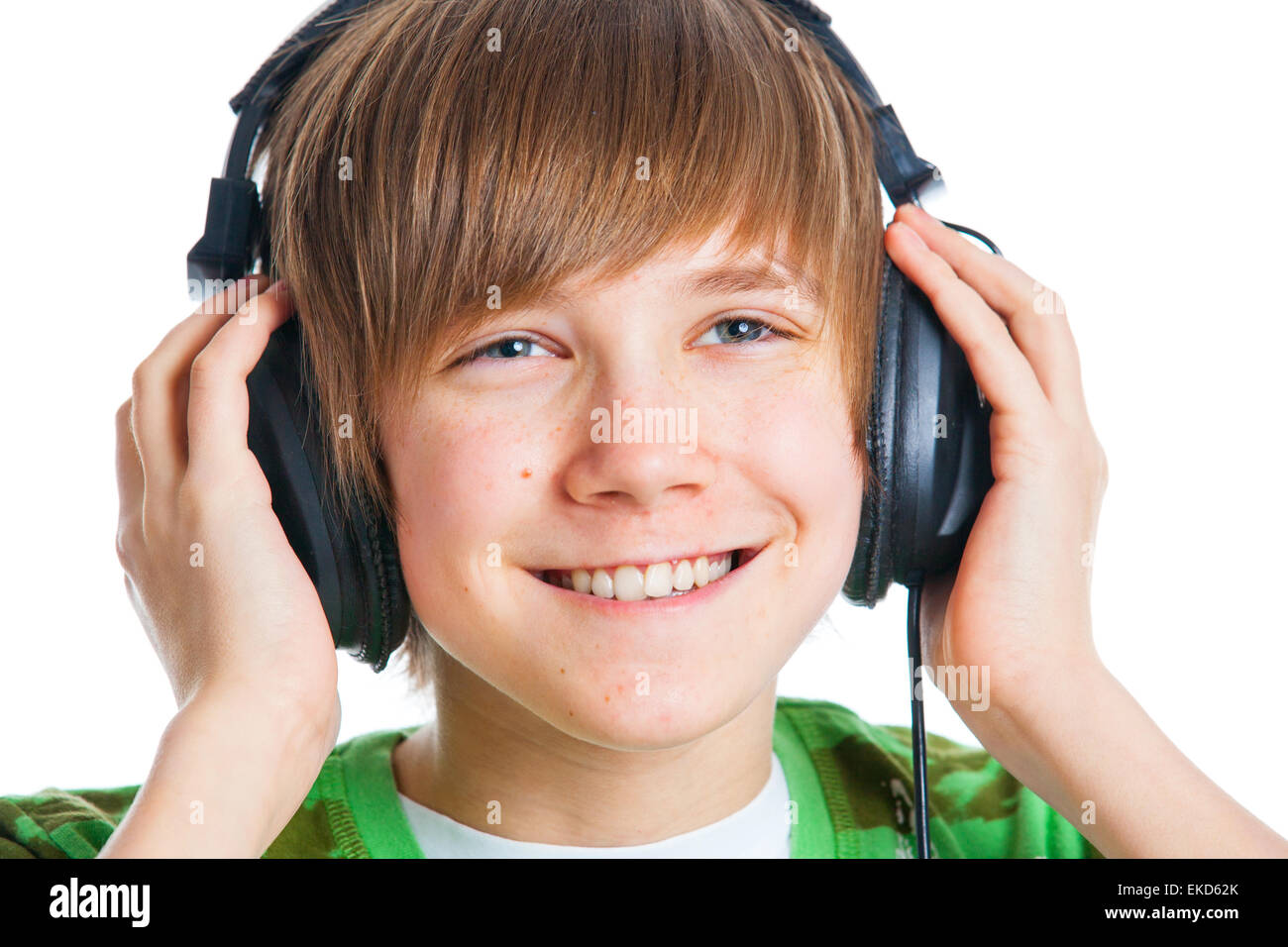 Ребенок с наушниками. Мальчик слушает. Мальчик в наушниках. Купленный мальчик слушать. Песни которые слушают мальчики.