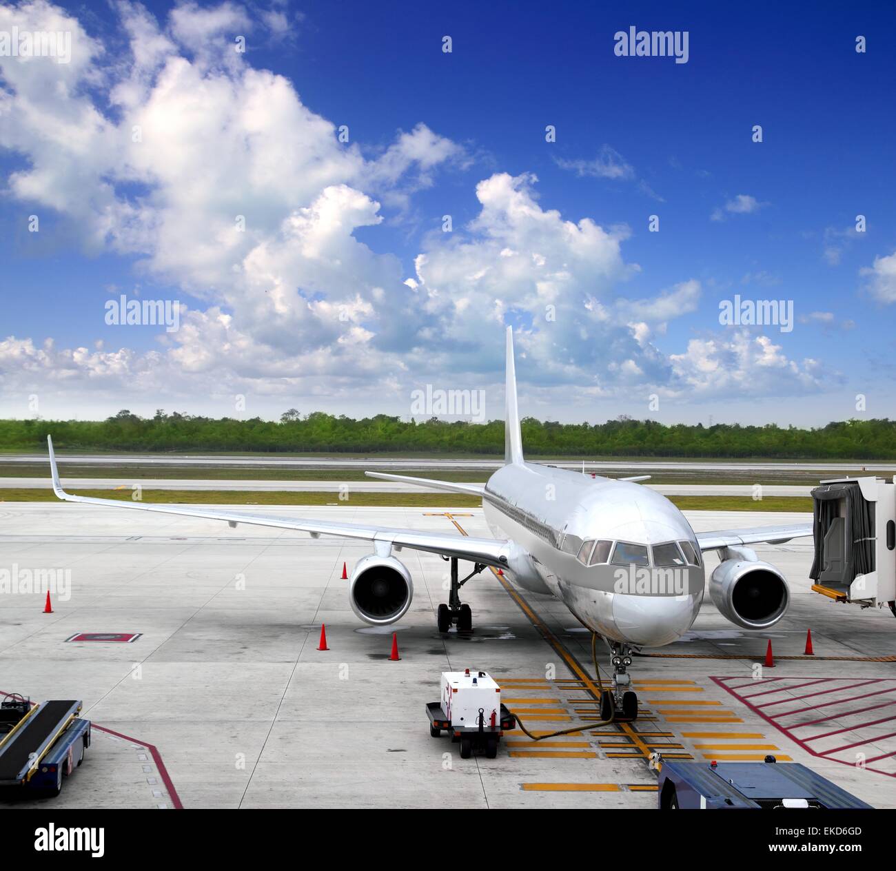 aircraft airplane plane landed airport blue sky Stock Photo - Alamy