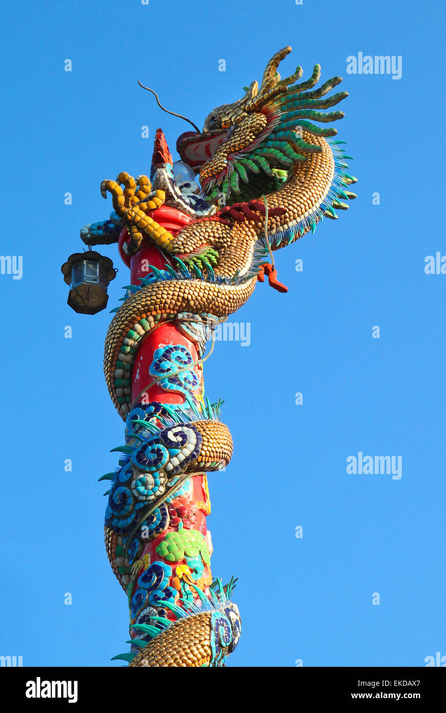 Golden dragon statue hires stock photography and images Alamy