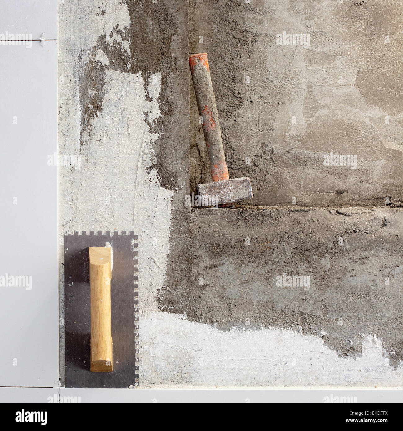 construction tools notched trowel and hammer Stock Photo Alamy