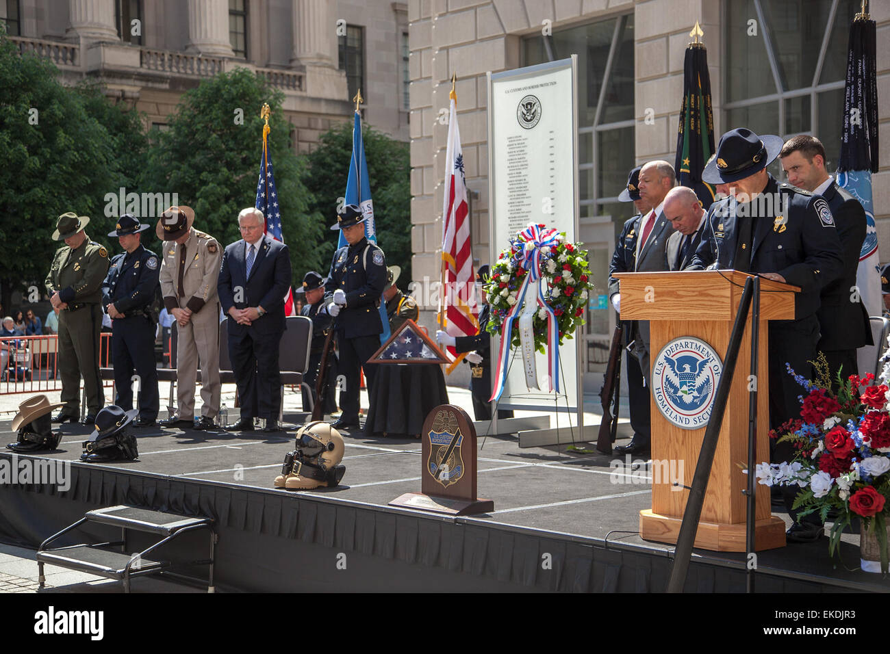 Ronald reagan wreath laying ceremony hi-res stock photography and ...