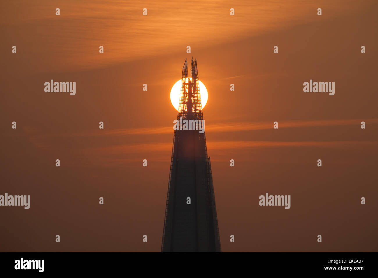 London, UK. 9th April, 2015. The setting sun silhouettes the structure of The Shard's spire. The Shard is the UK's tallest building, at 306m. Credit:  Steve Bright/Alamy Live News Stock Photo