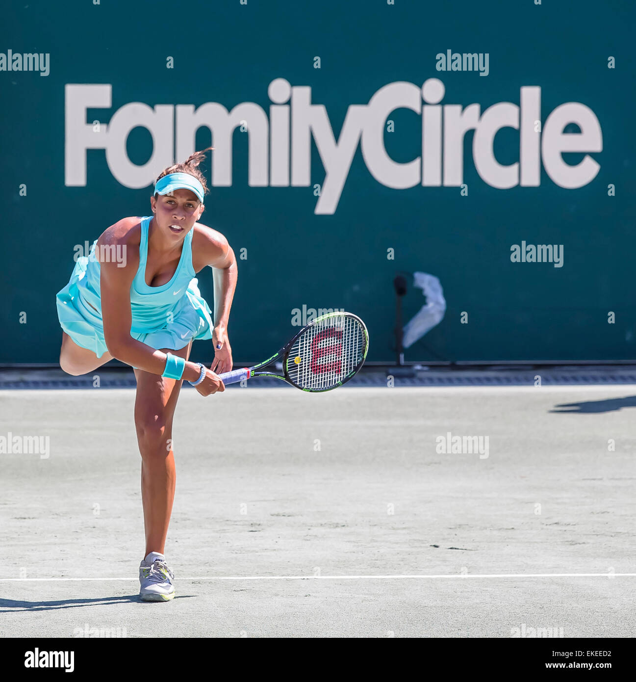 Charleston, SC, USA. 9th Apr, 2015. Charleston, SC - Apr 09, 2015: [7] Madison Keys (USA) serves to Andreea Mitu (ROU) during their match during the Family Circle Cup at the Family Circle Tennis Center in Charleston, SC.Andrea Petkovic advances by winning 6-4, 6-4 against Madison Brengle Credit:  csm/Alamy Live News Stock Photo