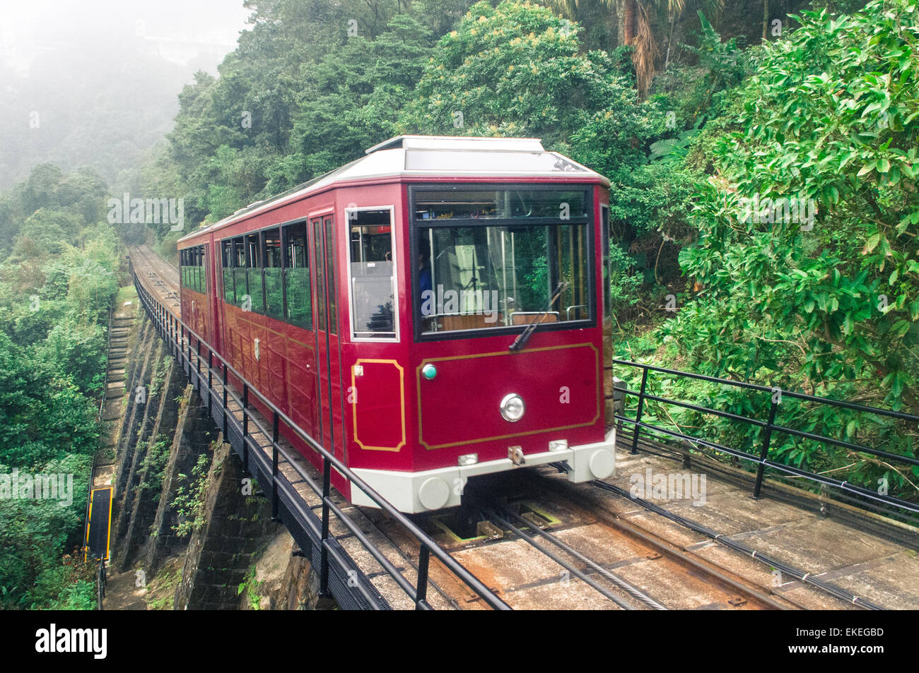 The peak tram funicular railway in hong kong hi-res stock photography ...