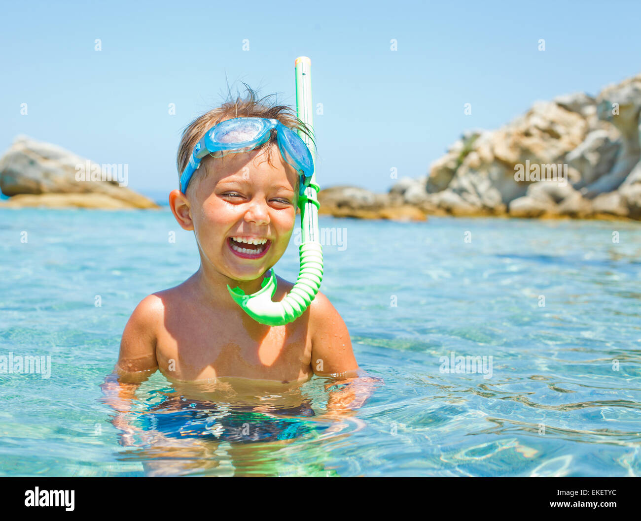Купаться на английском. Дети плавают лето. Купание детей в море. Купаться на английском. Купаться на английском.