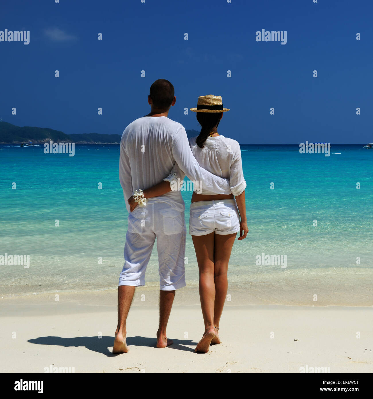Coastal 2-Piece Beach Date Set – White main image 1