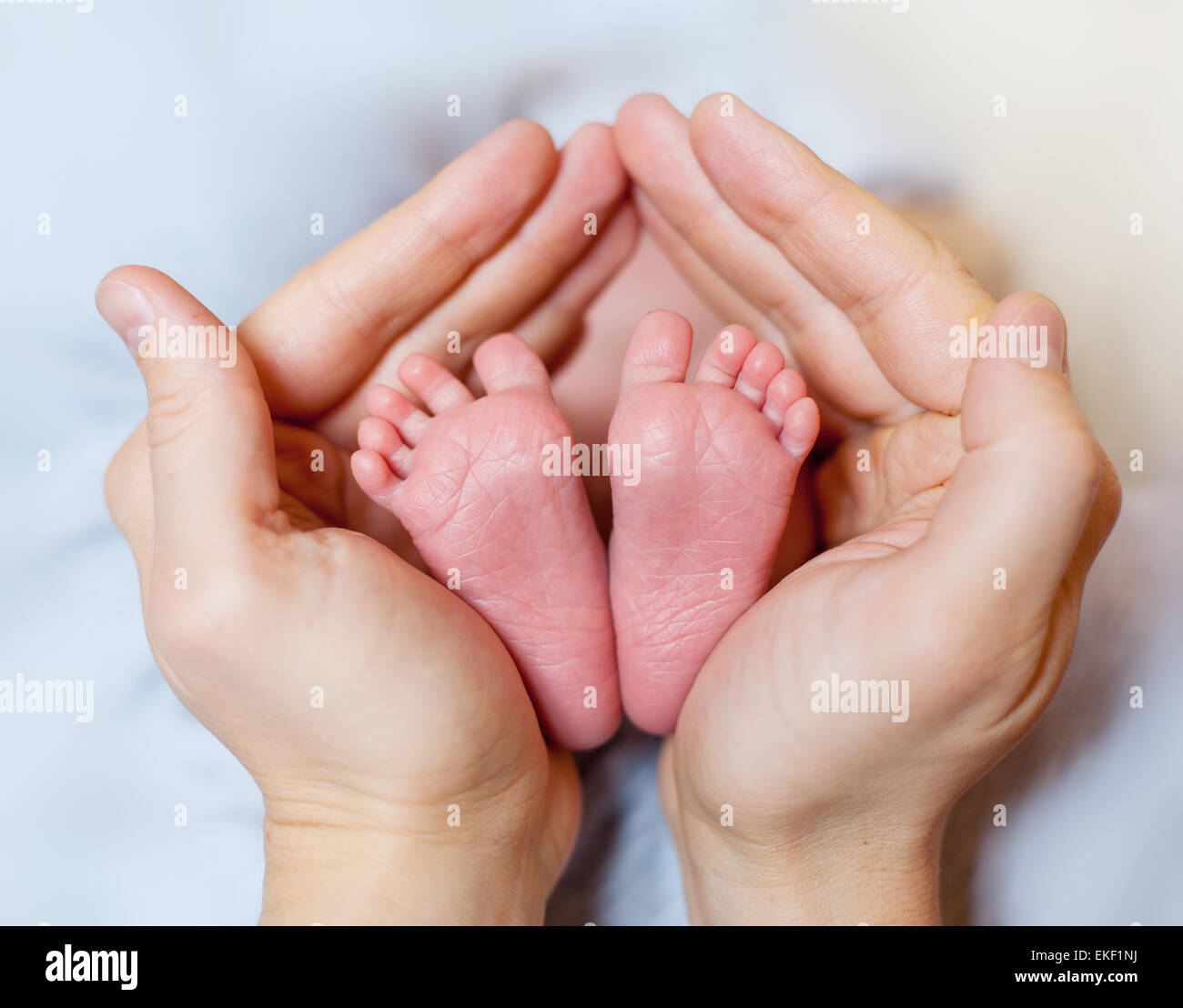Baby legs hi-res stock photography and images - Alamy
