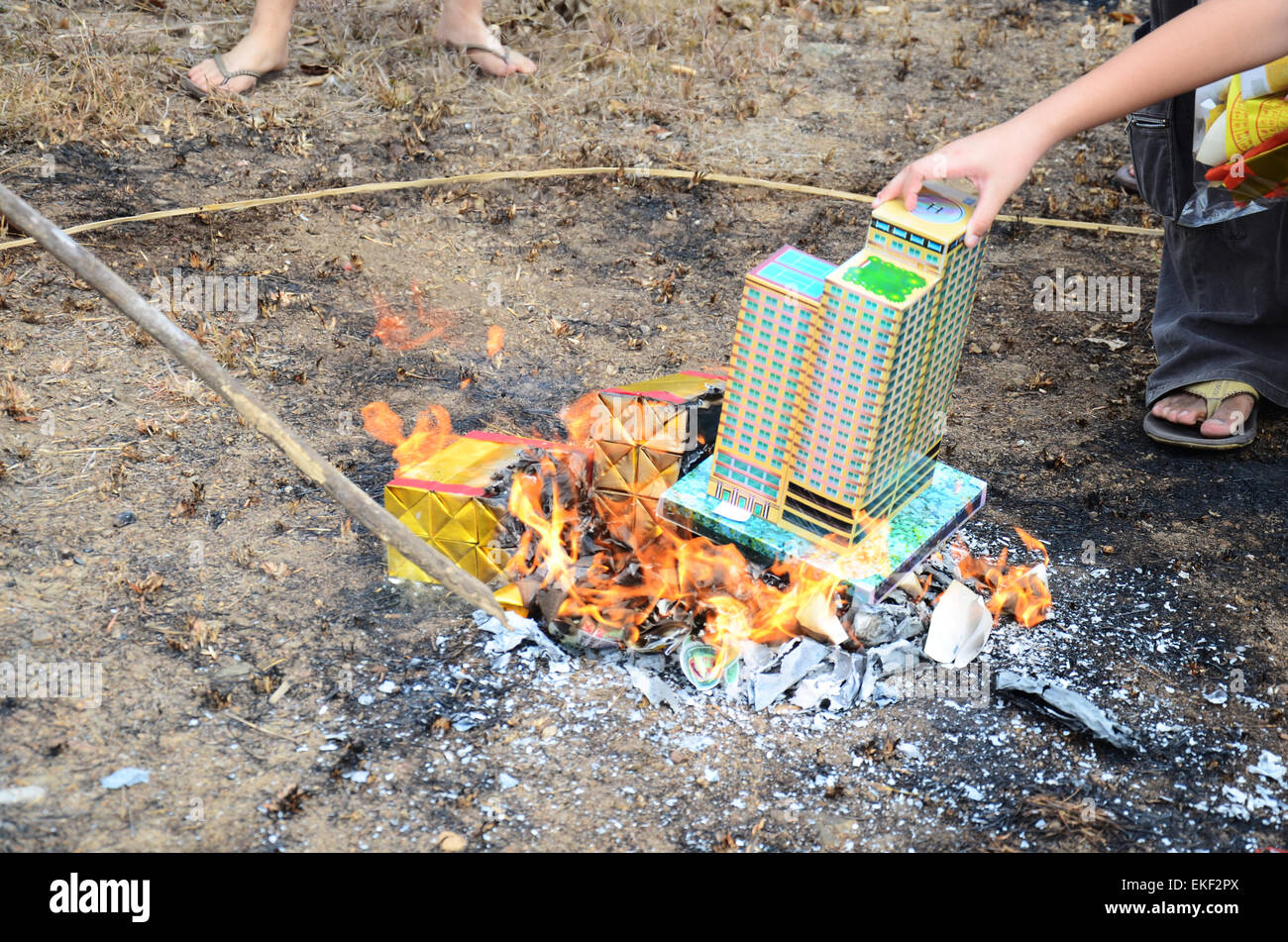 chinese new year money burning