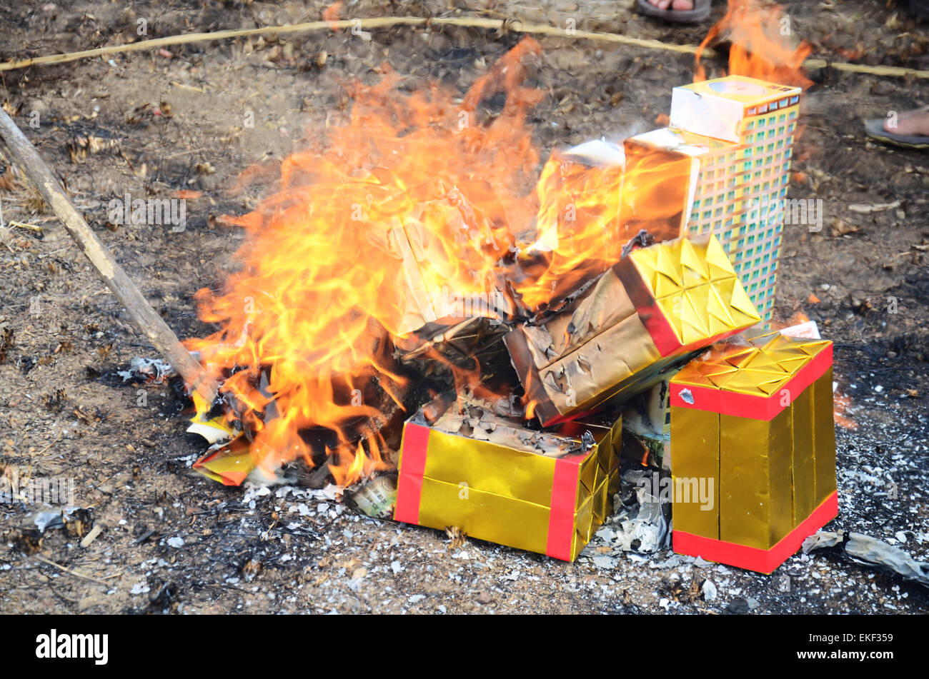 chinese new year traditions burning money