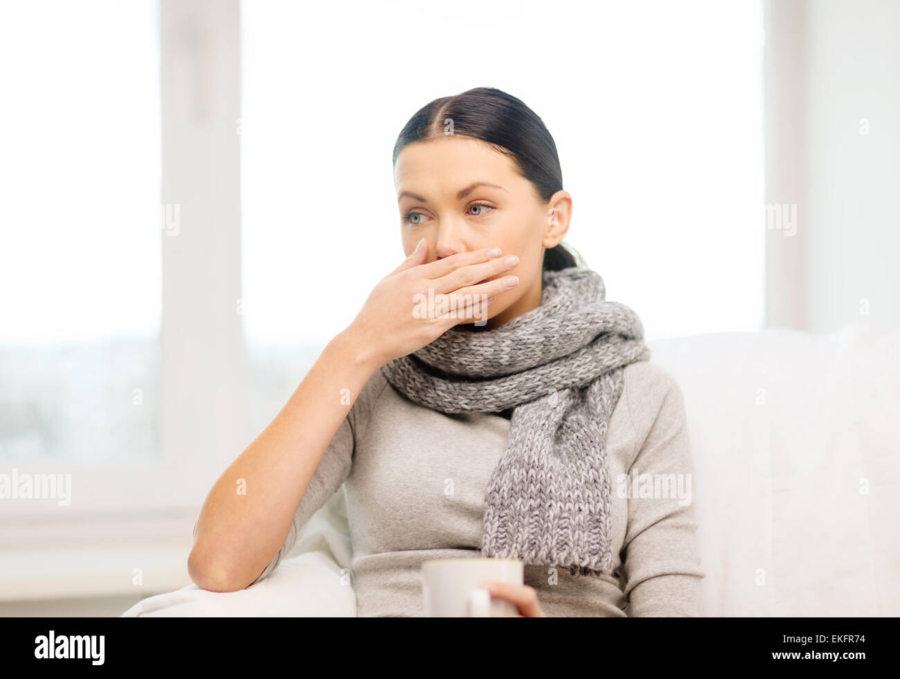 Человек с простудой. Человек с простудой. Простуда продуло. Простудные заболевания. Заболел гриппом.