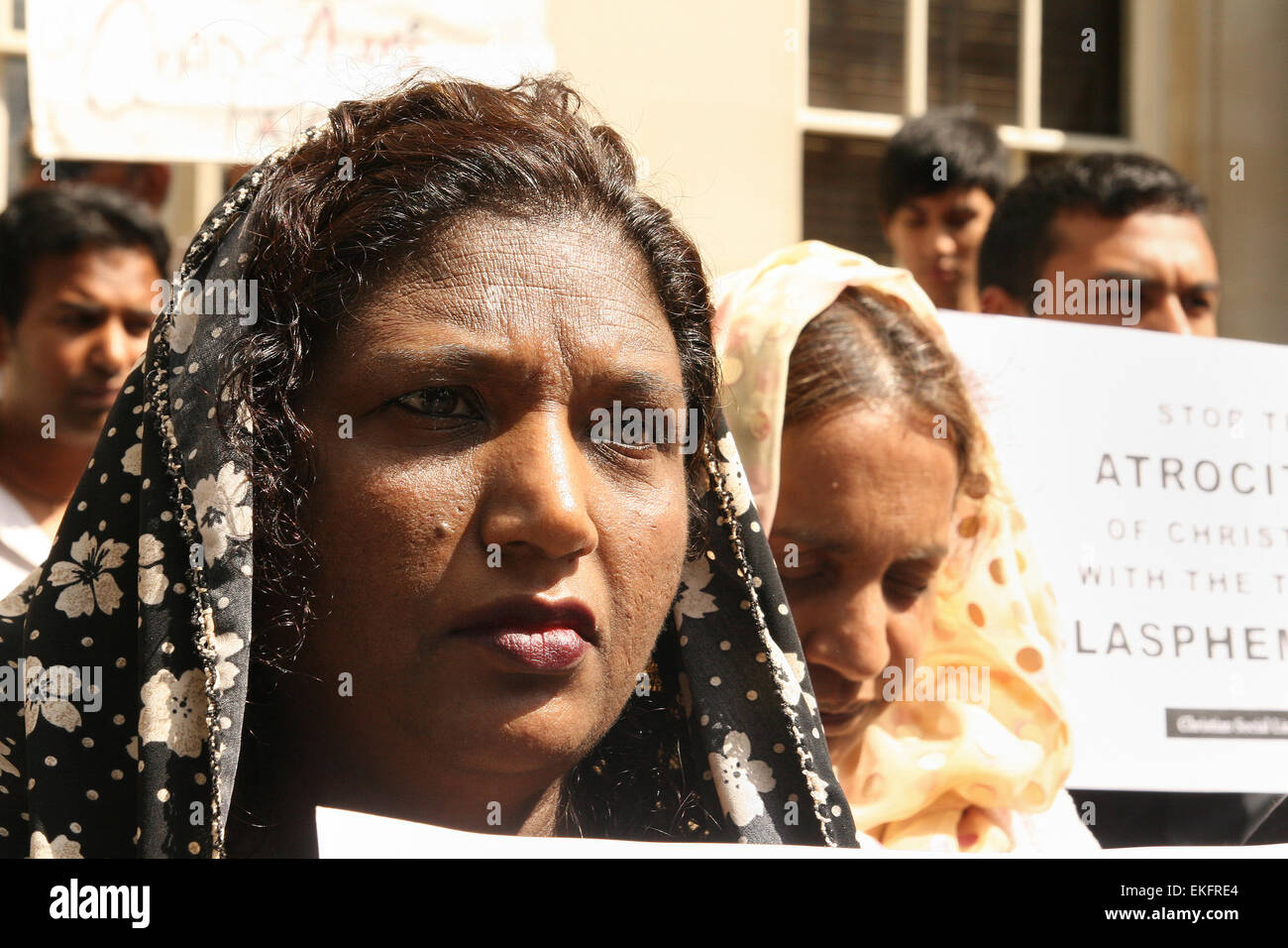 Members of the UK Pakistani Christian movement protest outside the Pakistani embassy in London over recent persecution by Islamists in Pakistan Stock Photo