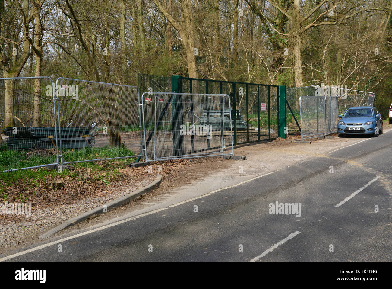 Horley, Surrey, UK. 10th April, 2015. The oil well and surrounding