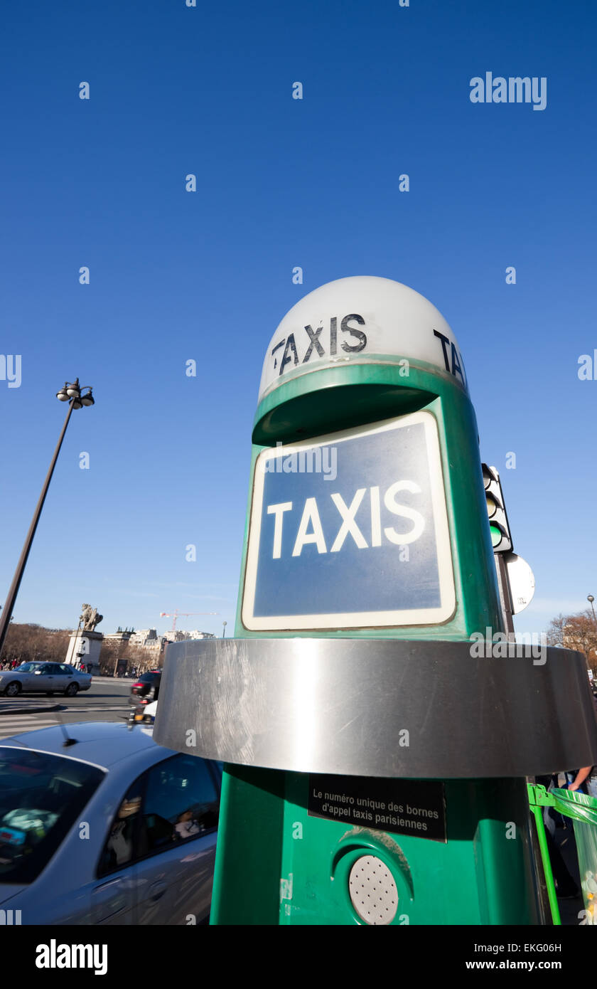 Taxi Station in front of Eiffel Tower Stock Photo Alamy