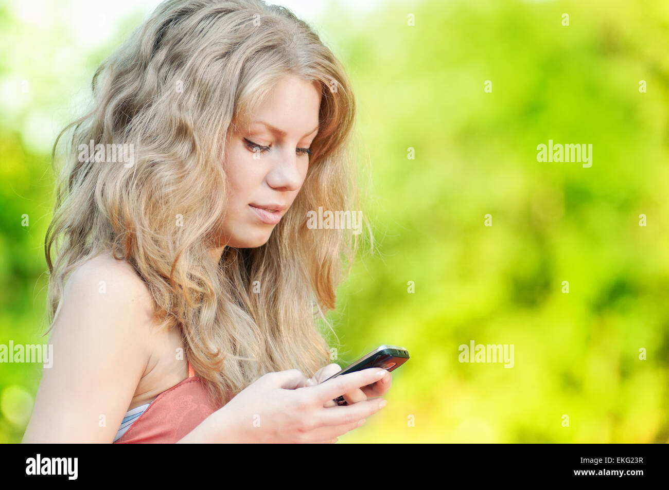 Woman texting on mobile phone Stock Photo - Alamy