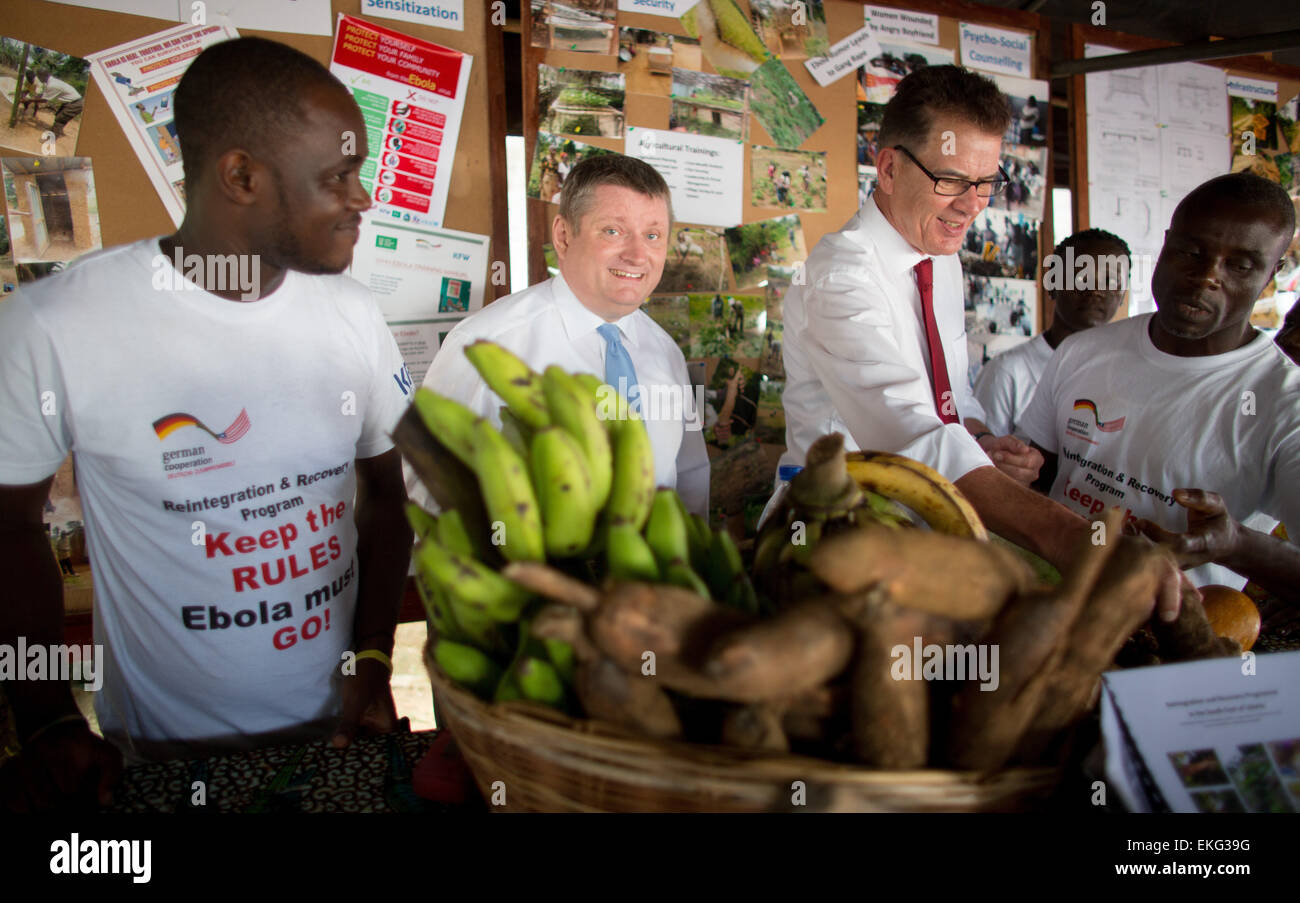 Monrovia, Liberia. 10th Apr, 2015. German Federal Minister of Health Hermann Groehe and Minister of Development Gerd Mueller (2.f.R) with helpers at the Society for International Cooperation in Monrovia, Liberia, 10 April 2015. German Ministers Groehe and Mueller visited the society during their trip to Liberia. Photo: KAY NIETFELD/dpa/Alamy Live News Stock Photo