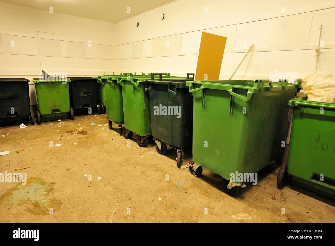 Industrial garbage bins hires stock photography and images Alamy