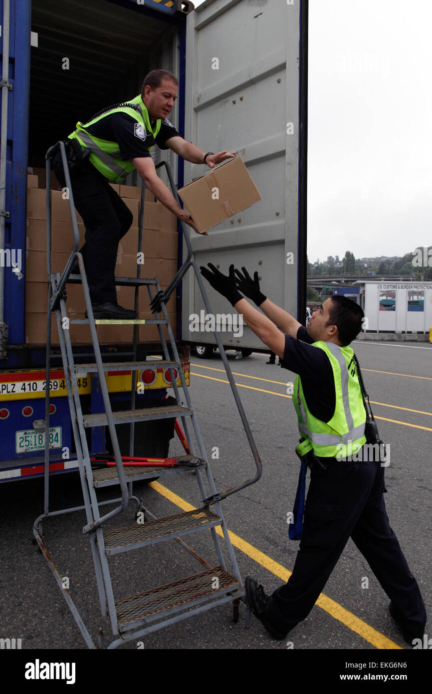 Us border protection officers hi-res stock photography and images - Alamy