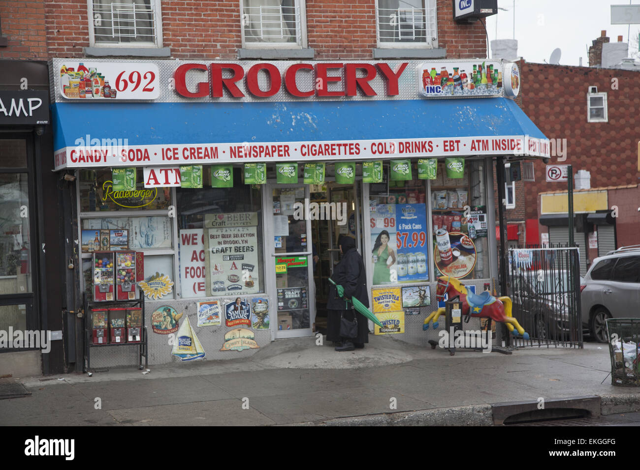 Bodega/grocery store along 4th Avenue in Brooklyn, NY Stock Photo Alamy