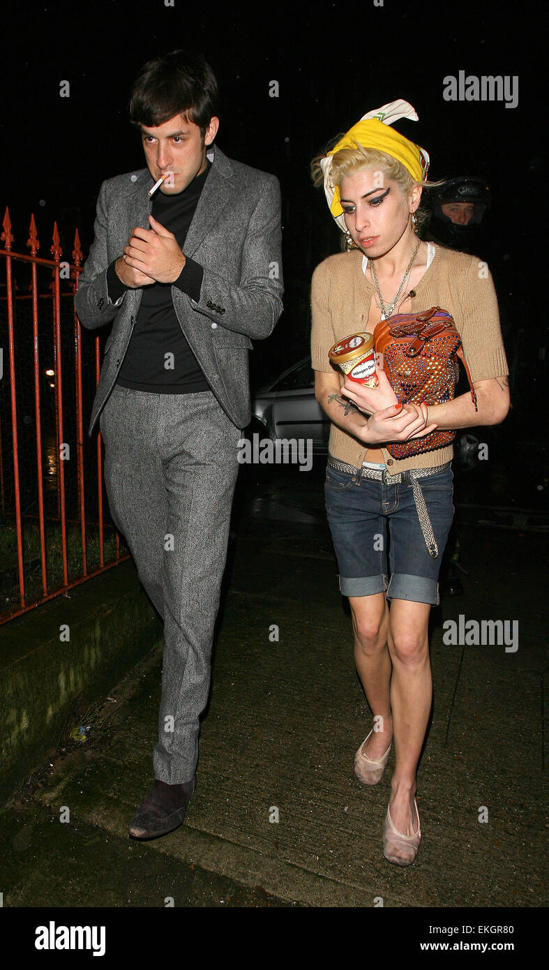 11/01/2008 AMY WINEHOUSE AND MARK RONSON MAKE A LATE NIGHT TRIP TO ...