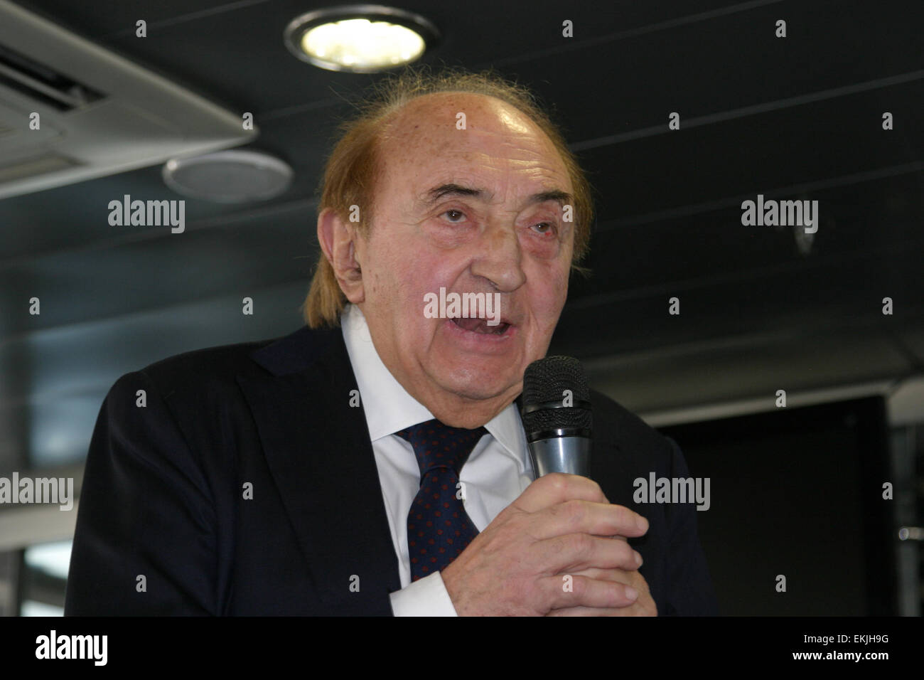 Naples, Italy. 10th Apr, 2015. Achille Lauro, O'Comandante, namely the political, the owner, publisher and owner of Naples seen and told closely by Corrado Ferlaino who lived with him the years of dedication and decline, becoming in turn the protagonist of a history of football and life. Ferlaino, the Napoli president of badges and Maradona made his debut as a writer, and together with Toni Lavarone, revisits the legend of Commander, with the curiosity of those who want to reveal the backstory never reveals. © Salvatore Esposito/Pacific Press/Alamy Live News Stock Photo