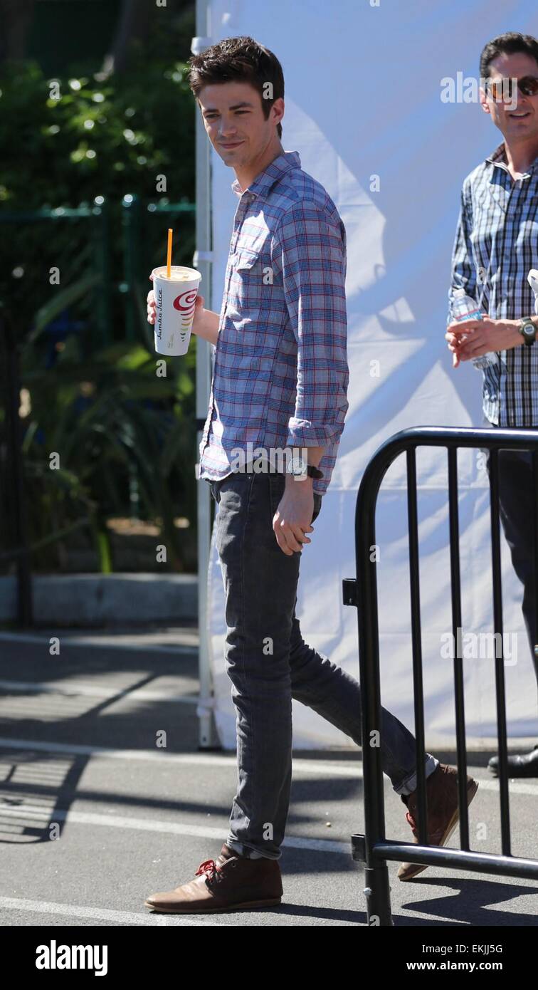 Tom Cavanagh and Grant Gustin from &lsquo;The Flash&rsquo; appear on &lsquo;Extra 