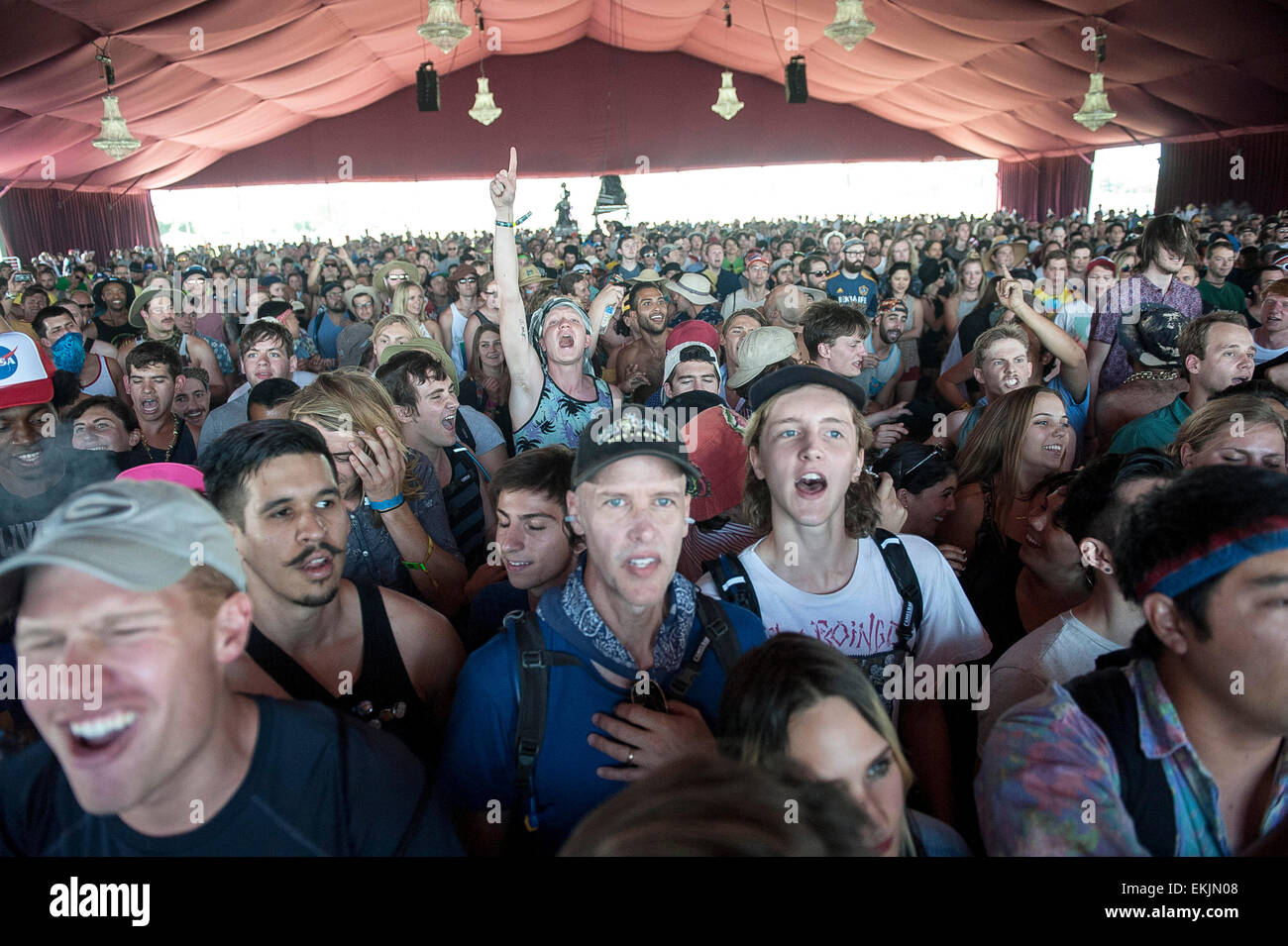 Indio, California, USA. 10th Apr, 2015. Fans enjoy the the 2015 ...