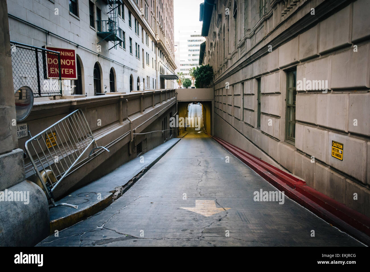 Alley and tunnel in downtown Los Angeles, California Stock Photo Alamy