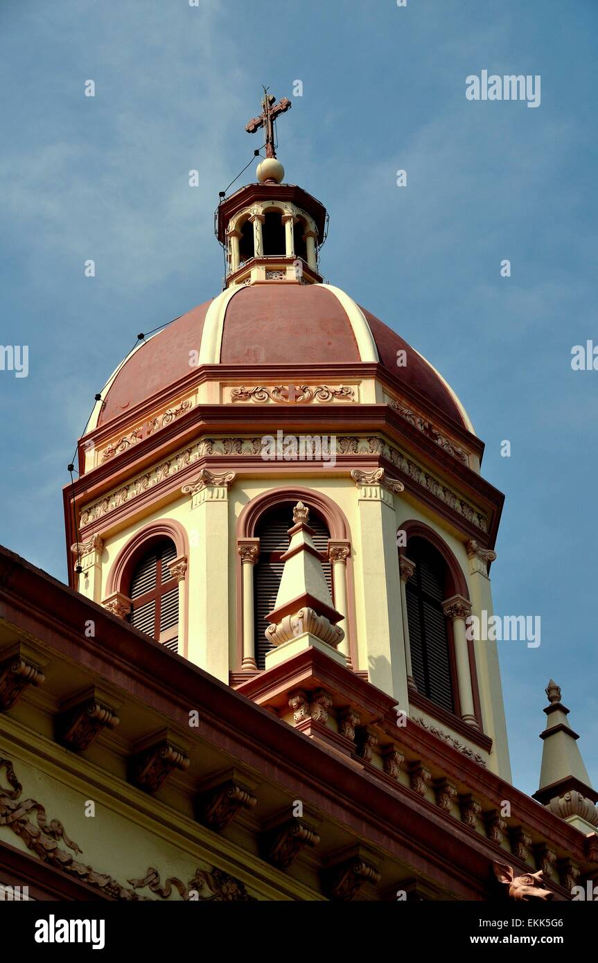Bangkok, Thailand:  Dome of 1835 - 1913 neo-romanesque Santa Cruz Portuguese Catholic church topped by a large cross Stock Photo